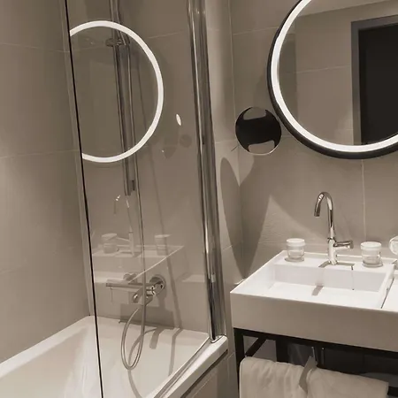 מלון Mercure 17 Batignolles פריז