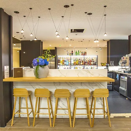 Mercure 17 Batignolles מלון