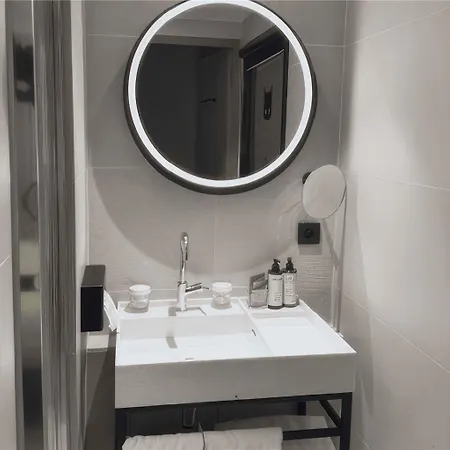 Mercure 17 Batignolles Hotel