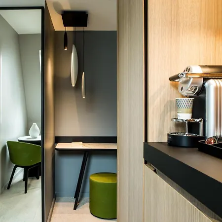 Mercure 17 Batignolles Отель