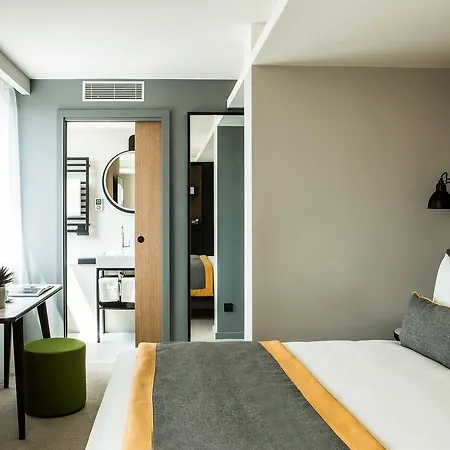 מלון Mercure 17 Batignolles 4*