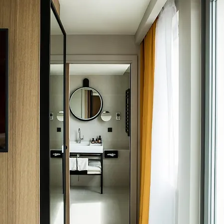 Mercure 17 Batignolles Отель Париж