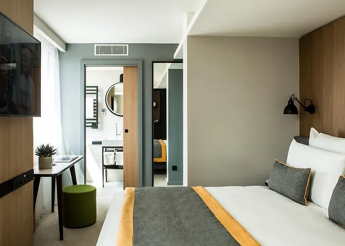 Hotel Mercure 17 Batignolles 4*