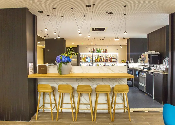 Mercure 17 Batignolles Отель