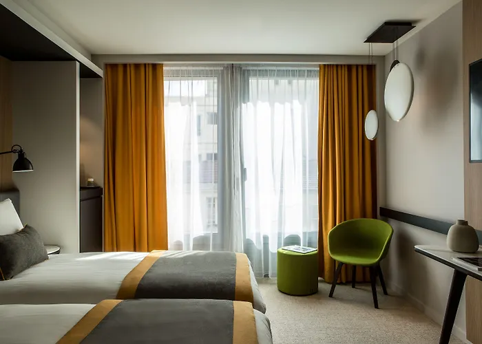 Mercure 17 Batignolles מלון