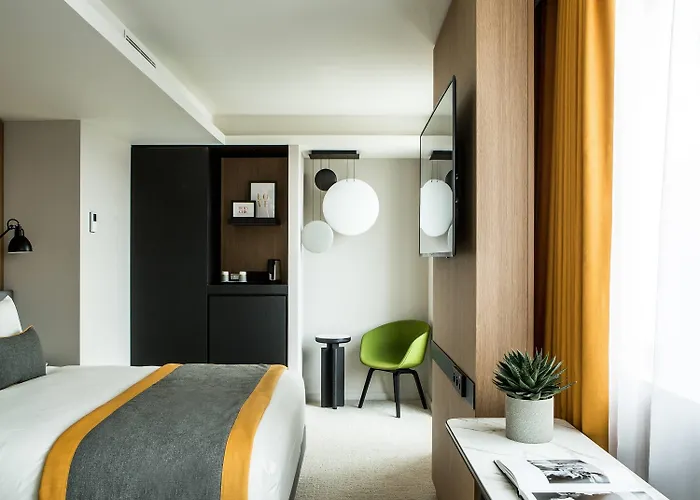 מלון Mercure 17 Batignolles פריז