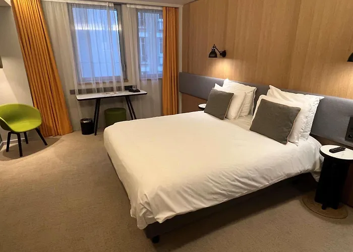 Mercure 17 Batignolles מלון