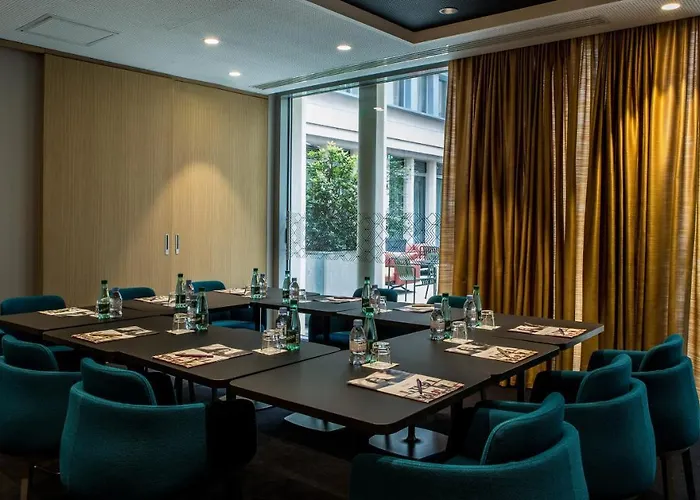 Mercure 17 Batignolles Отель