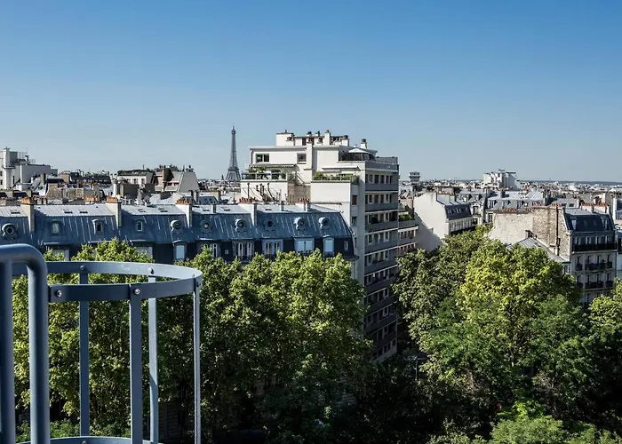 Отель Mercure 17 Batignolles